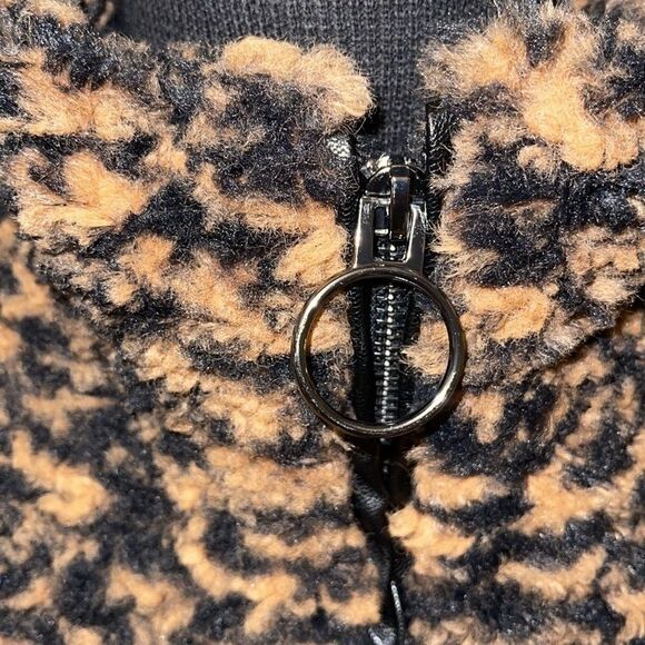 COPY - NWT INC Animal-Print Faux-Fur Vest small - Picture 4 of 8